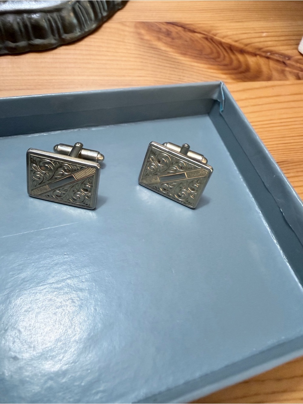 Engraved Rectangular gold Cufflinks - Picture 4 of 6